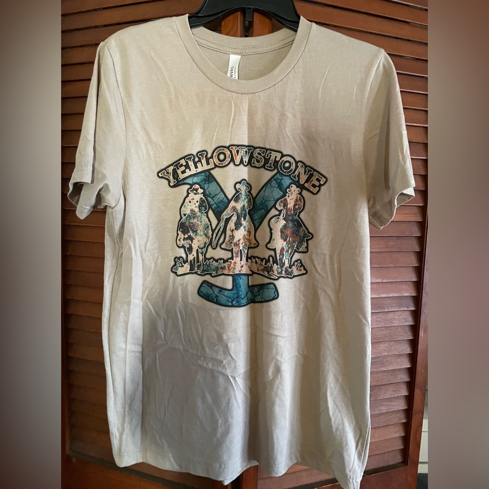 Boutique Yellowstone Tee, sz M
